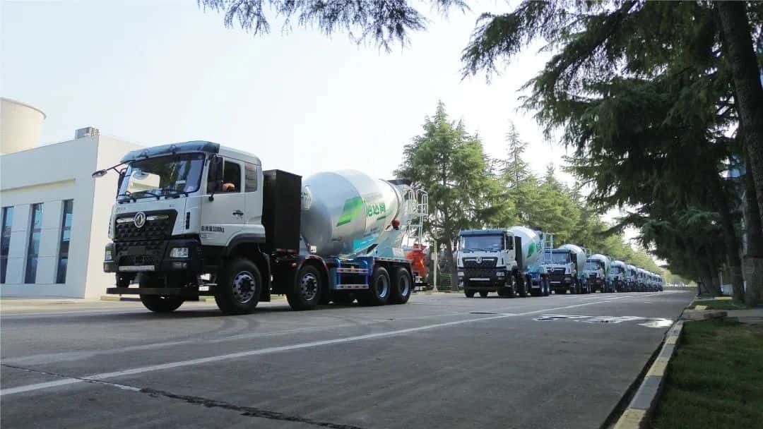馭風(fēng)而行，中集車輛15臺(tái)新能源攪拌車駛?cè)牒保L就荊楚生態(tài)長(zhǎng)卷