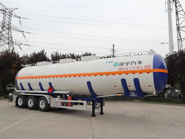中集凌宇新款鋁合金易燃液體運(yùn)輸車來(lái)了！